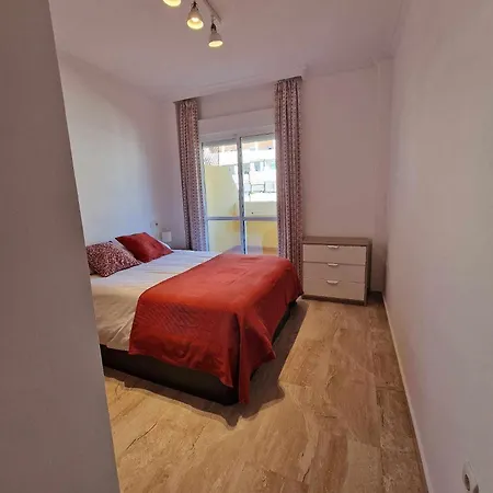 Appartement 10-minute Walk To | Pool & Parking Málaga
