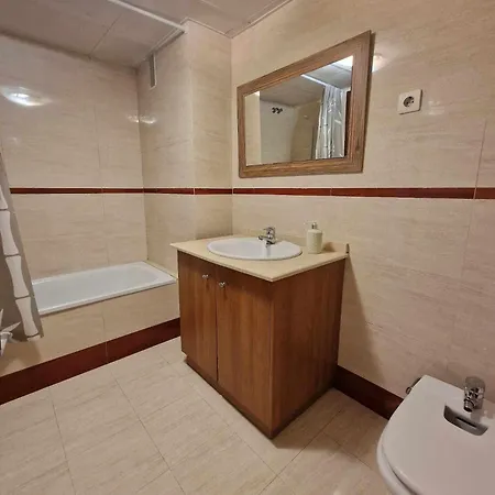 10-minute Walk To | Pool & Parking Appartement