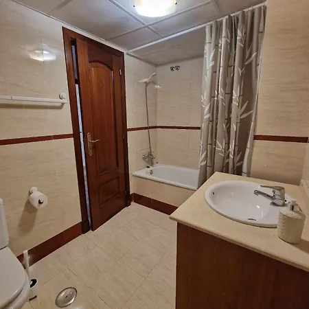 10-minute Walk To | Pool & Parking Appartement *