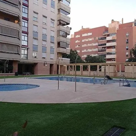 Appartement 10-minute Walk To | Pool & Parking *