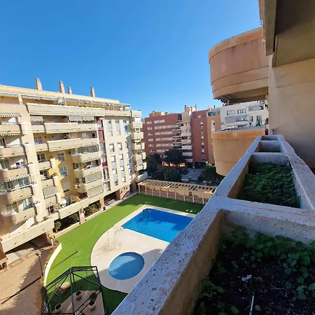 10-minute Walk To | Pool & Parking Málaga