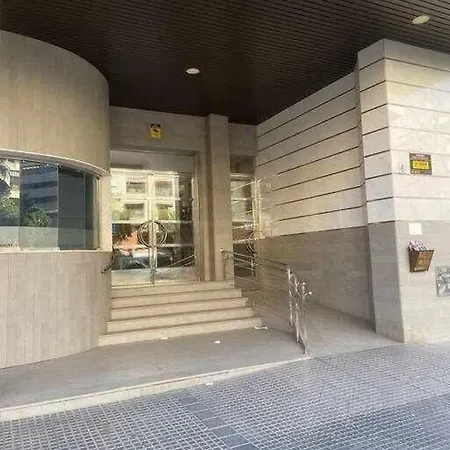 Appartement 10-minute Walk To | Pool & Parking *