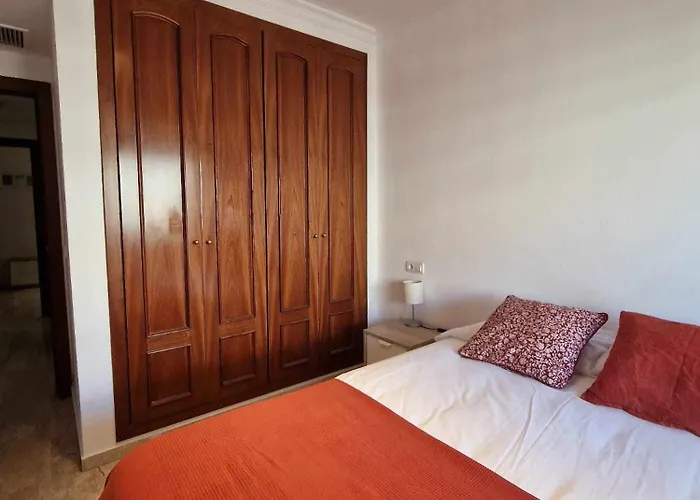 Ideal For Families: Pool, Walk To Beaches & Shops *