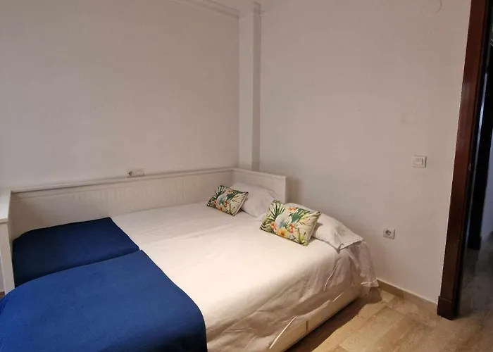 Ideal For Families: Pool, Walk To Beaches & Shops